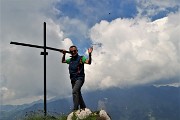 69 Alla croce della Corna Grande (2089 m) 
